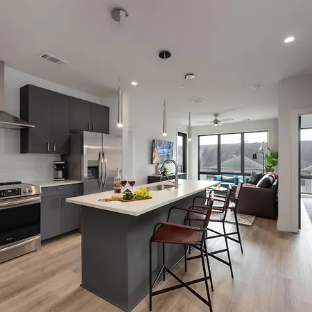 Panoramic Penthouse - Mins To Broadway - Full Gym Villa